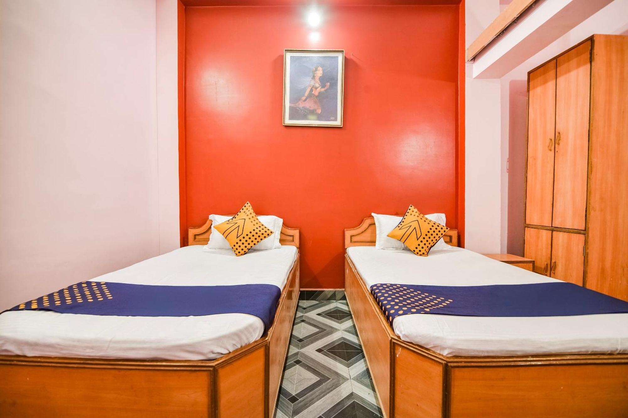 Spot On Hotel Midtown Gondia Bagian luar foto