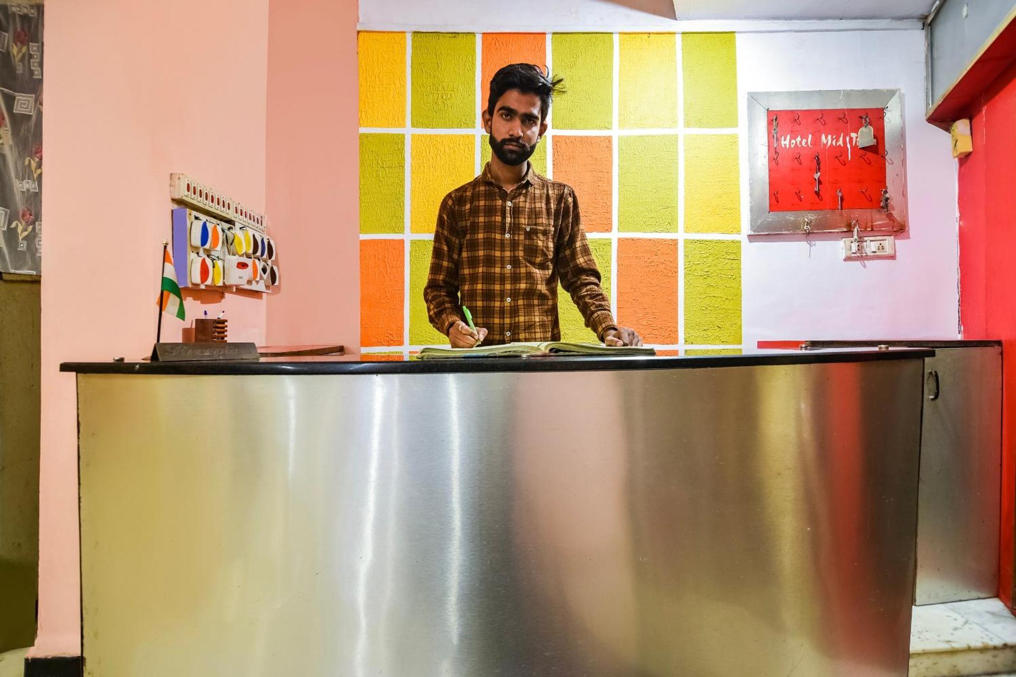 Spot On Hotel Midtown Gondia Bagian luar foto