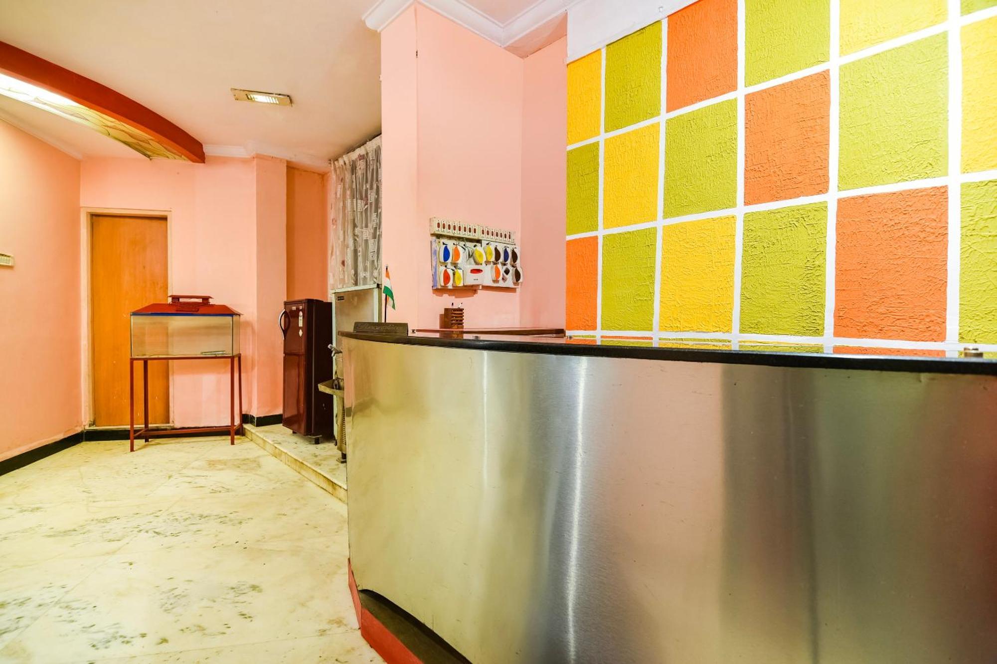 Spot On Hotel Midtown Gondia Bagian luar foto